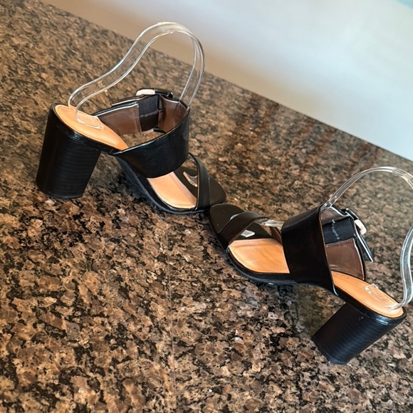Kelly & Katie Black adjustable strap Heeled Sandals with Chunky Block Heel EUC 8 - Picture 7 of 16